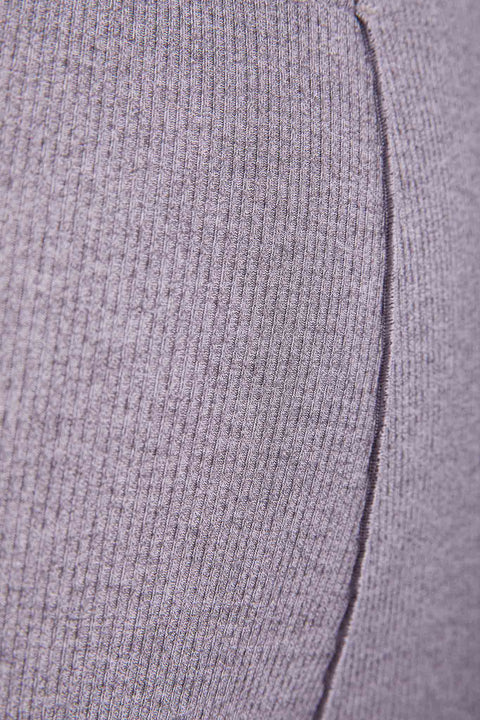 KNITTED TROUSERS WITH PRONOUNCED SEAMS