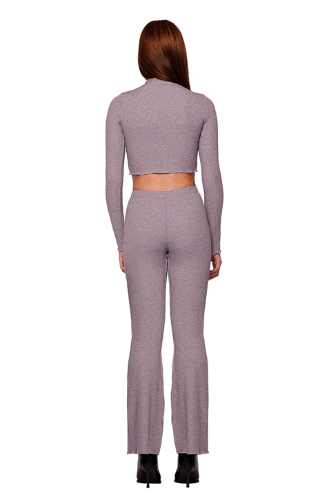 KNITTED TROUSERS WITH PRONOUNCED SEAMS